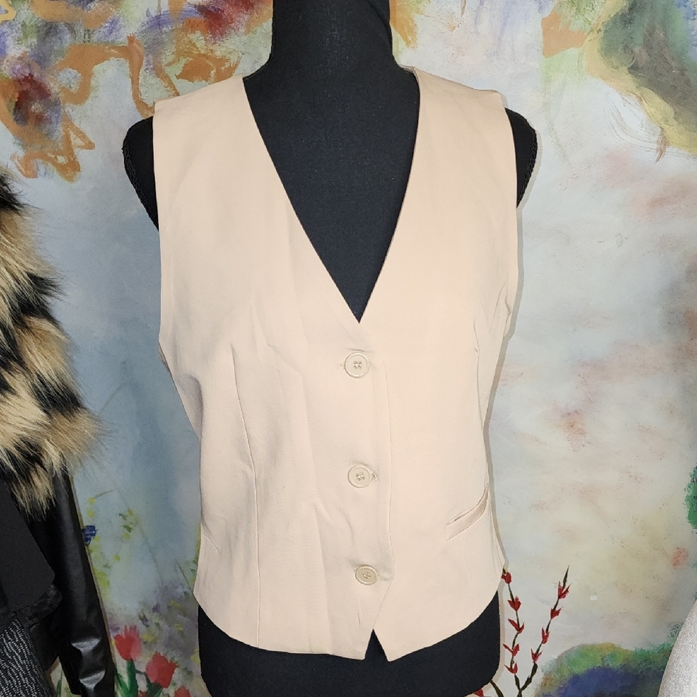 Chic Beige Button-Up Vest